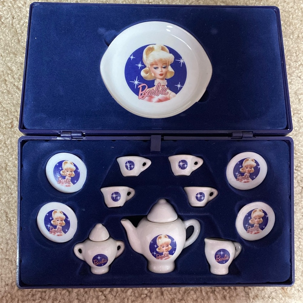 1996 Barbie Miniature Nostalgic China Tea Set Chilton Toys in Collectors Case
